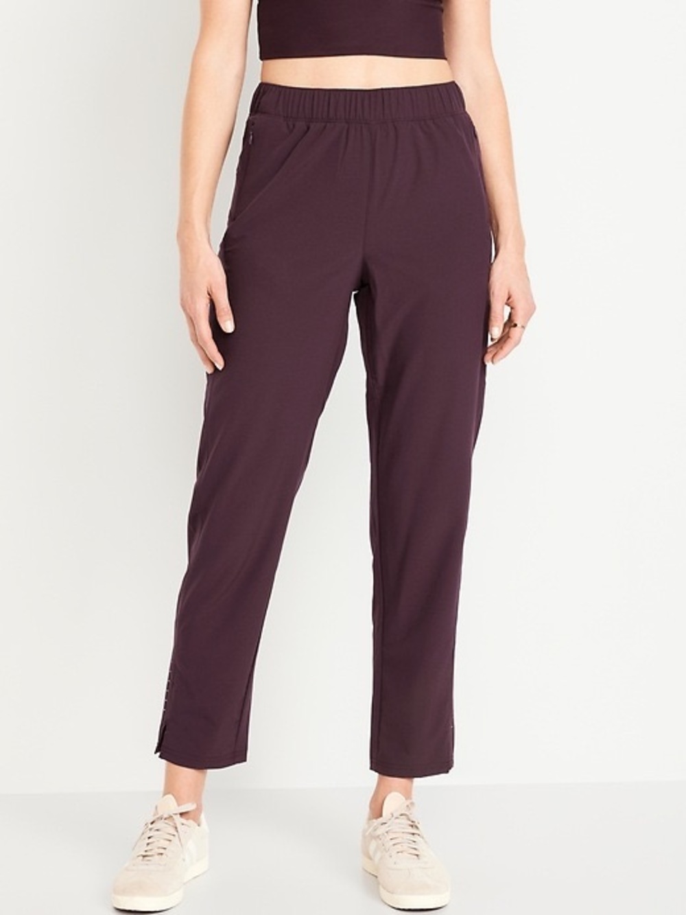 Old Navy Mid-Rise StretchTech Tapered Run
Pants. Large. Plum color (Boxwood).